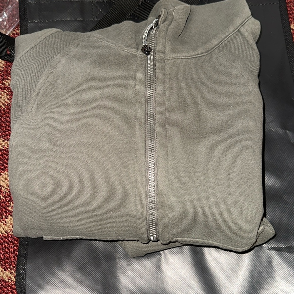 Green lululemon scuba